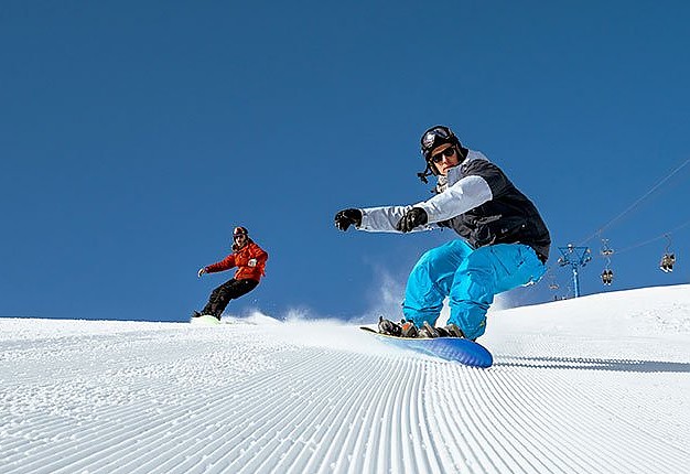 Gruppen FORTGESCHRITTENE Snowboardkurs 4 Stunden von 10.00-12.00, 13.00-15.00