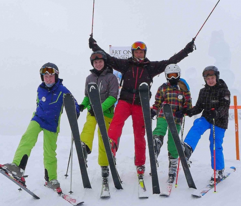 Group Ski-lessons for ADVANCED 4 hours from 09.30-11.30 a.m., 12:30-2.30 p.m. 