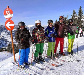 Group Ski-lessons for teenager aged 13-18 years